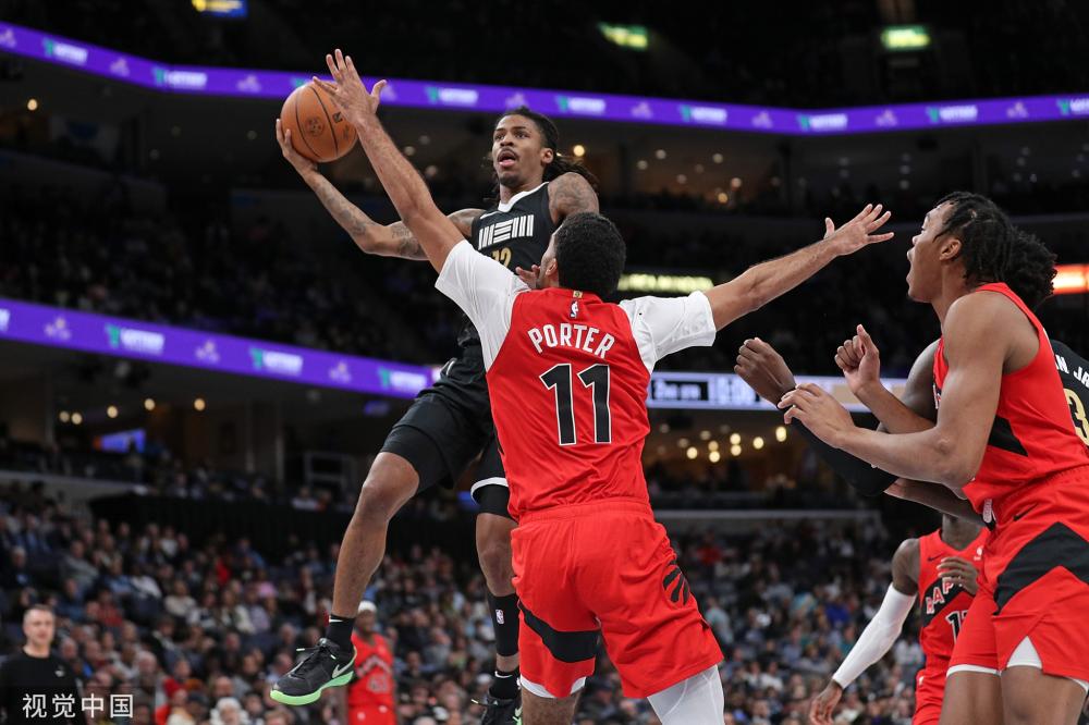 LIV新加坡高球赛次日 尼曼与约翰逊并列第一.